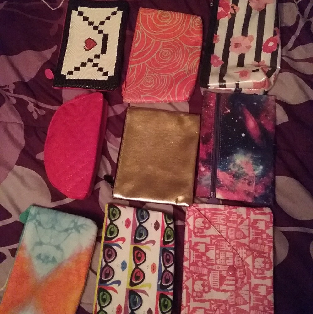 Assorted make-up bags. Willing to separate.